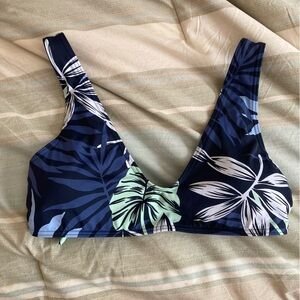 Roxy Bikini Top Size Medium NWT